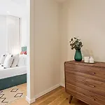 Brand New 4br W/ 200yrs Of History In By Lovelystay Apartment Porto
