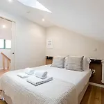 Brand New 4br W/ 200yrs Of History In By Lovelystay Apartment Porto
