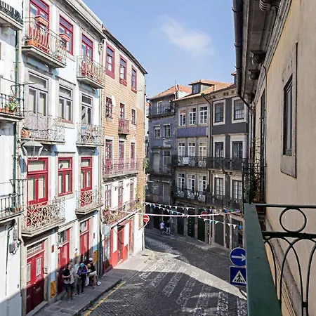 Brand New 4br W/ 200yrs Of History In By Lovelystay Daire Porto