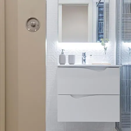 Brand New 4br W/ 200yrs Of History In By Lovelystay Apartmán Porto