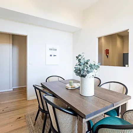 Brand New 4br W/ 200yrs Of History In By Lovelystay Apartmán