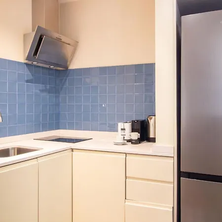 Brand New 4br W/ 200yrs Of History In By Lovelystay Apartment Porto