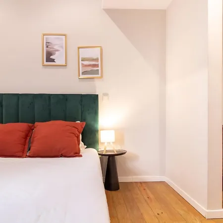 Brand New 4br W/ 200yrs Of History In By Lovelystay Apartment Porto
