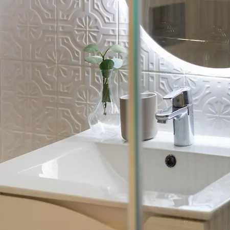 Brand New 4br W/ 200yrs Of History In By Lovelystay Porto