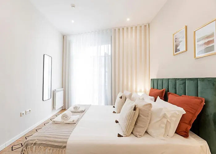 Brand New 4br W/ 200yrs Of History In By Lovelystay * Oporto