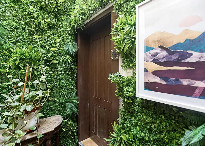 Brand New 4br W/ 200yrs Of History In By Lovelystay Apartmán *