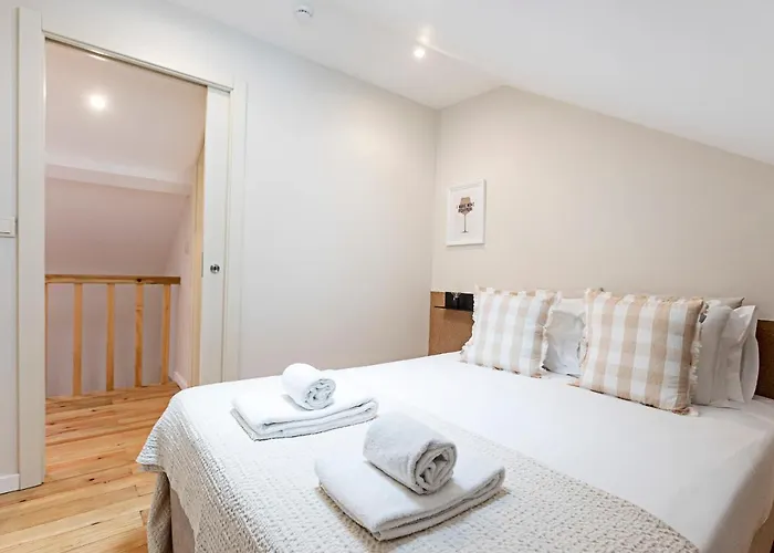 Brand New 4br W/ 200yrs Of History In By Lovelystay