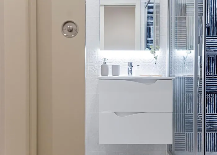 Brand New 4br W/ 200yrs Of History In By Lovelystay Apartmán Porto