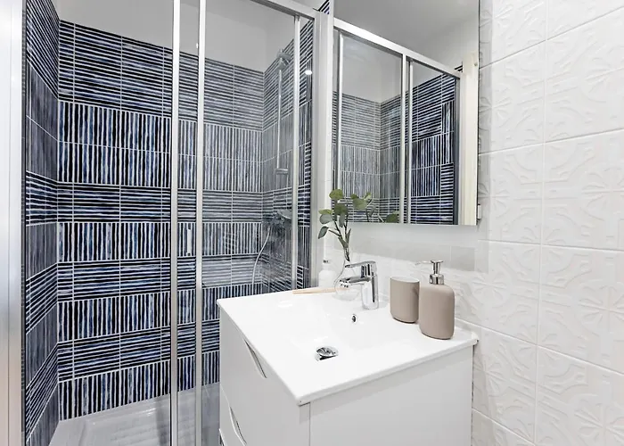 Brand New 4br W/ 200yrs Of History In By Lovelystay * Oporto