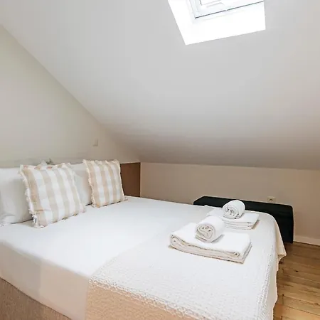 Brand New 4br W/ 200yrs Of History In By Lovelystay Διαμέρισμα
