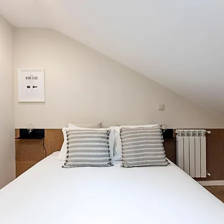Διαμέρισμα Brand New 4br W/ 200yrs Of History In By Lovelystay