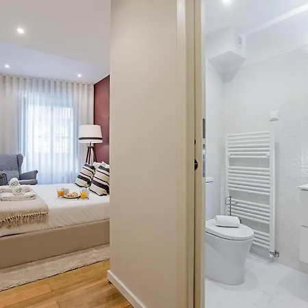 Διαμέρισμα Brand New 4br W/ 200yrs Of History In By Lovelystay
